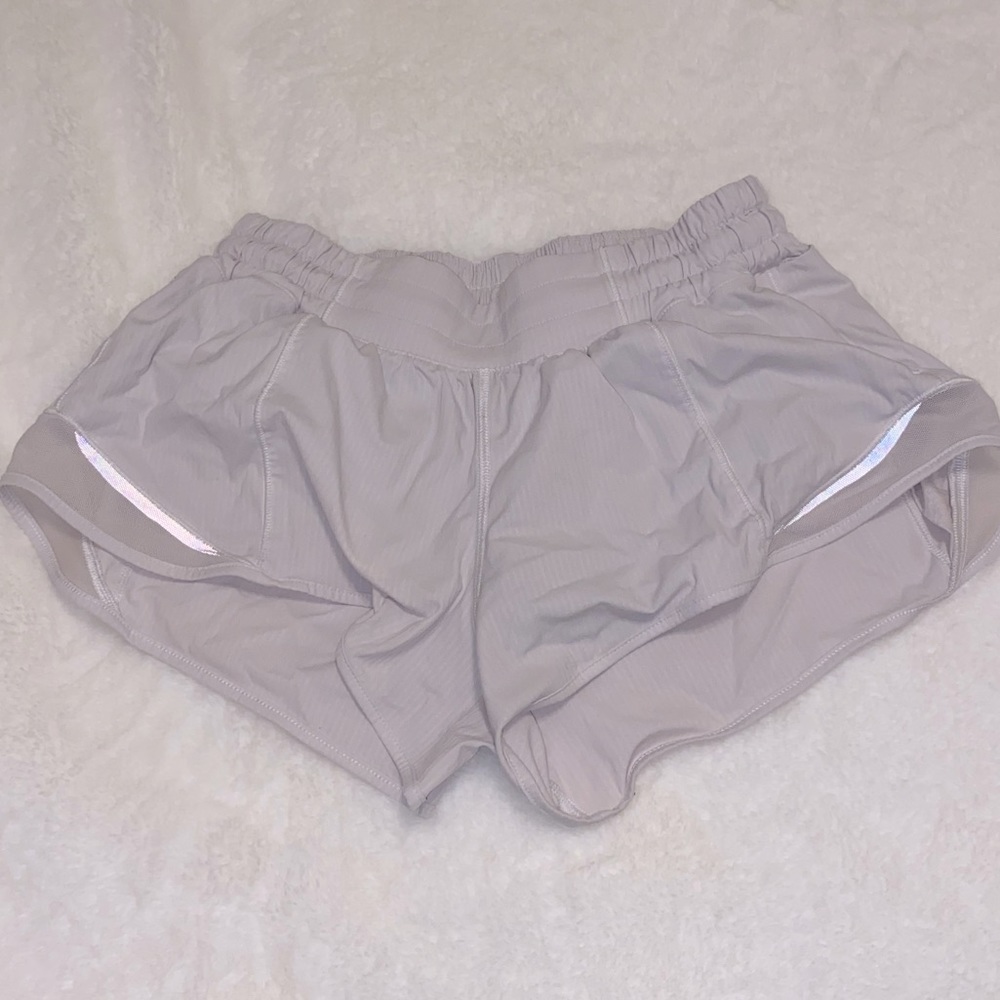 Lululemon Hottie Hot 2.5 White Size 4 worn 3/4 times